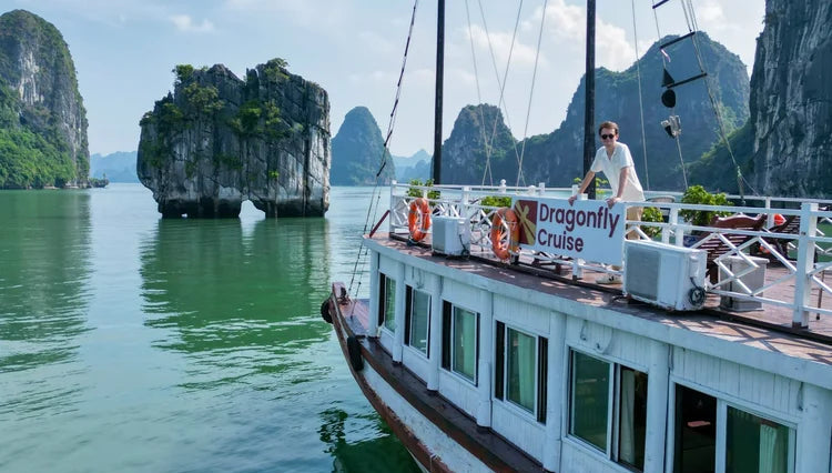 Halong Bay UNESCO Site Full-Day Cruise with Kayaking